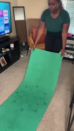 Shannon on a live 1-on-1 video training call with her Papayya coach
